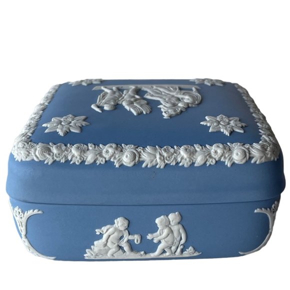 Wedgwood Jasperware Blue Square Lidded Trinket Box Cherub Cupid England - Picture 2 of 13